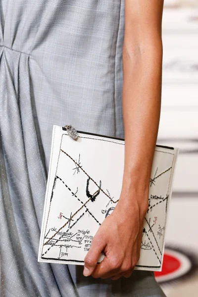 Look 13